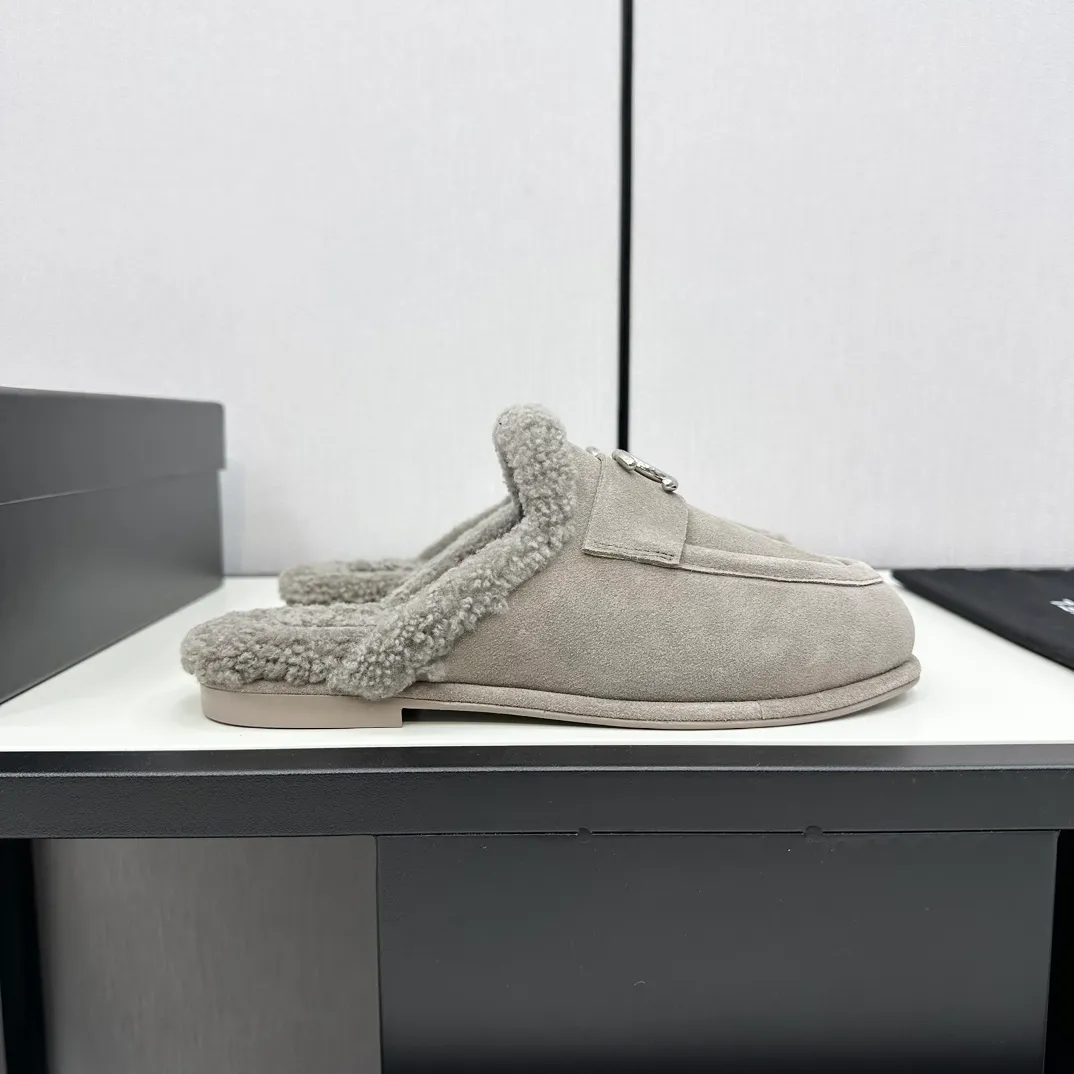 👟👟Ex-factory price 600👟👟Chanel 24K new furry loafers and Teddy furry shoes for autumn and winter. Very comfortable. Maillard brown is still very suitable for autumn and winter~ Suede upper, fur lining integrated, leather outsole Size: 35-39, other sizes are customized